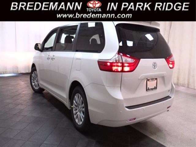 Toyota Sienna 2017 photo 18